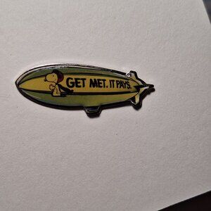 VTG PEANUTS SNOOPY "GET MET. IT PAYS." UNITED FEATURE SCHULZ BLIMP ENAMEL PIN